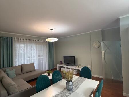 Jepet Me Qera Apartament 2+1+1 Ballkon