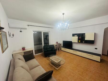 Jepet Me Qera Apartament 1+1+1 Ballkon