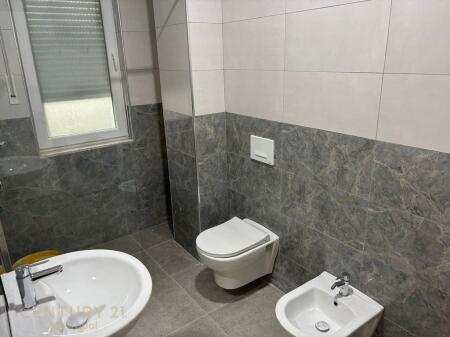 Apartament 2+1 për qira në “Univers City”, pranë QTU