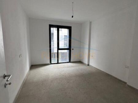 Qera, Apartament 1+1, Liqeni I Thatë, Tiranë. 500 €,UNA56174