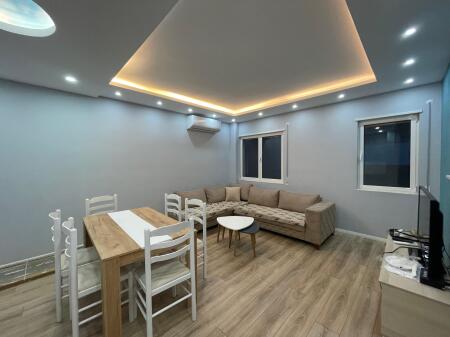 Shitet Apartament 2+1+2 me ballkon ne Linze