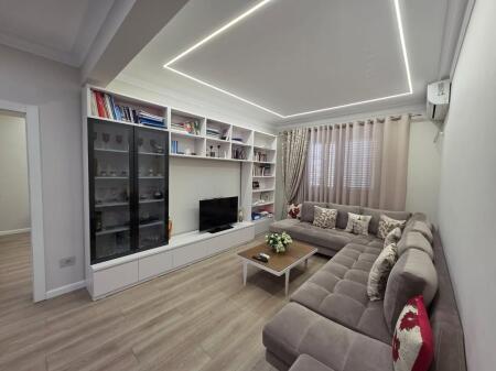 For rent 1+1 apartment with separate kitchen and dining area near the Faculty of Law ,