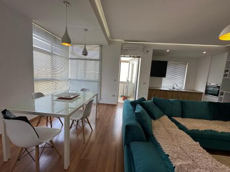 Qera 2+1 Unaza Re, Bar Artisti . Cmimi 60,000 All