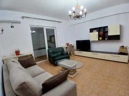 Jepet Me Qera Apartament 1+1+1 Ballkon
