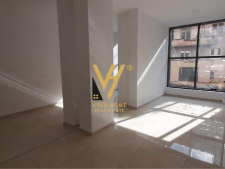 UFFICIO IN AFFITTO- PRESSO “MYSLYM SHYRI”