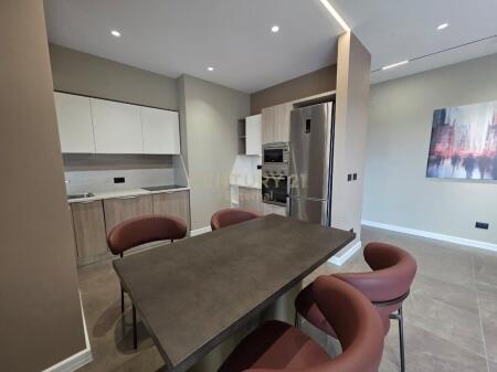 Ambasador 3 – Appartamento 2+1+2 con Posto Auto in Affitto