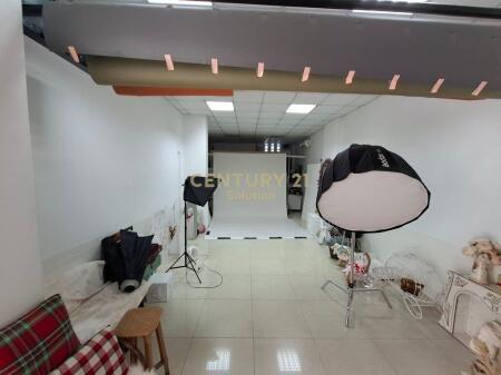 JEPET AMBJENT KOMERCIAL ME QERA TEK RRUGA DIBRES !