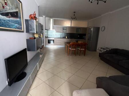 APARTAMENT 2+1+2 ME QIRA TEK LIQENI I THATË