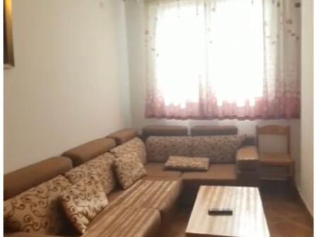 1+1, arredato, 4° piano con ascensore al blocco delle ambasciate, 600 mila lek