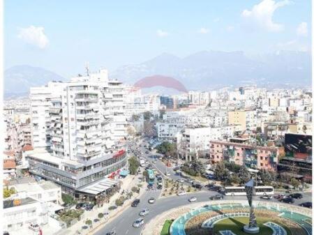 Apartament 3+1+2 me qira " Ring Center"