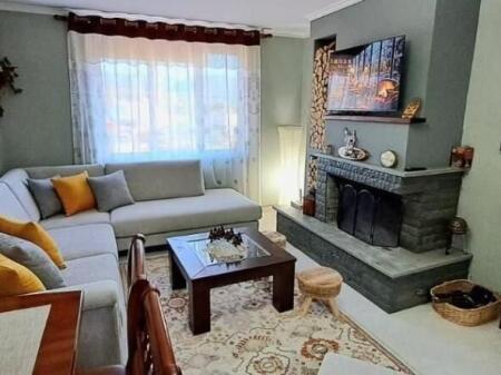 Apartament 2+1 me qera pranë Grand Galleri, Yzberisht