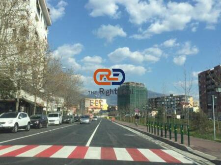 At Zona E Brrylit, Business-Market for Sale!!