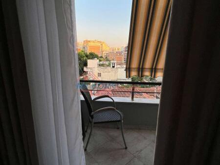 Garsoniere me qera Rruga e Barrikadave ne Tirane