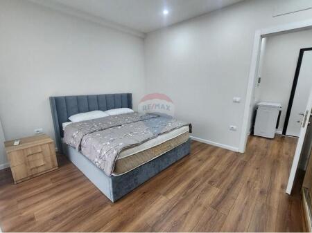 Ofrohet per qira apartamenti 1+1 te Pazari i ri, Rruga Ali Pashe Gucia.