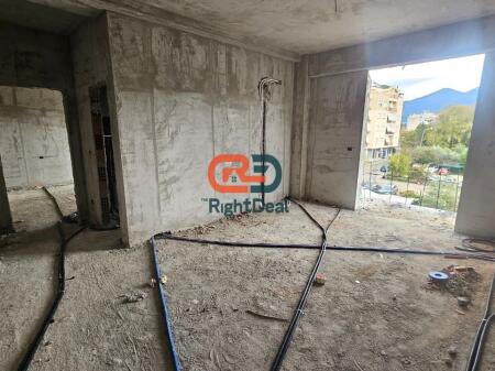 Tek Liqeni I Thate, Shitet Super Apartament 1+1, Me Pamje Spektakolare !!