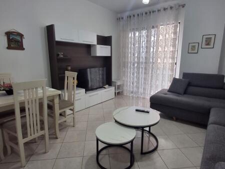 Apartament 2+1+2 me Qera Prane Bar Artistit, Astir