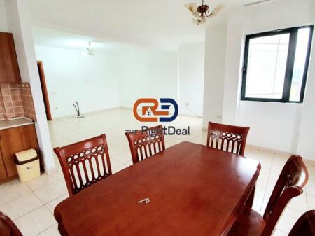 Tek Stacioni Trenit, Shitet Apartament 3+1+2, Mundesi Ideale Per Ndarje!!