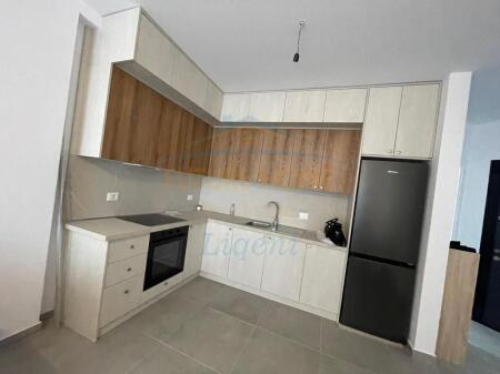 Qera, Apartament 1+1, Liqeni i Thate, Tirane. 600 €,LI60236