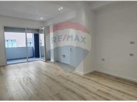 AMBIENT PER QIRA PER ZYRA