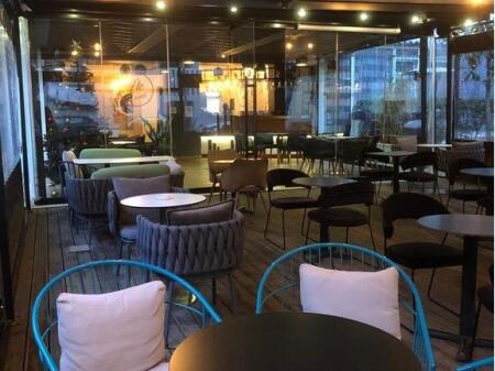 Commercial space Bar-Cafe for rent in the Myslym Shyri area!