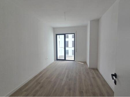 Shitet Apartament 1+1 në Porcelan