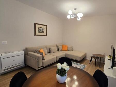 JEPET ME QIRA APARTAMENT 2+1 ME QIRA, TEK MYSLYM SHYRI !