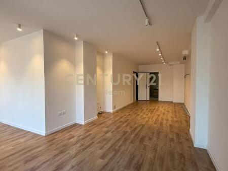 Commercial space in Myslym Shyr, near Arben Broci school. 550 € /Month