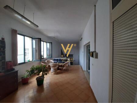 JEPET AMBIENT BIZNESI 750 M2 ME QERA TE SIRI KODRA 4.700 EURO