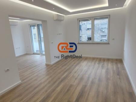 Tek Kafe Flora, Shitet Super Apartament 2+1 Me Lokacion & Orientim Perfekt!!!