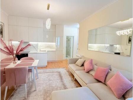 APARTAMENT 2+1 ME QIRA, TEK RRUGA E KOSOVARËVE!