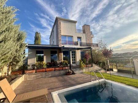 ✨Jepet me Qira Vilë | 📍Farkë, Tiranë