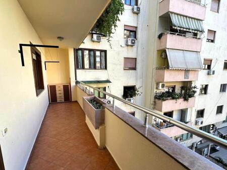 🏢 Apartment for rent – Commune of Paris, Tirana