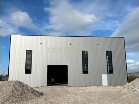 KAPANON I RI BUZE RRUGE PER QERA NE PJEZE DURRES ! 3,900 € /Muaj