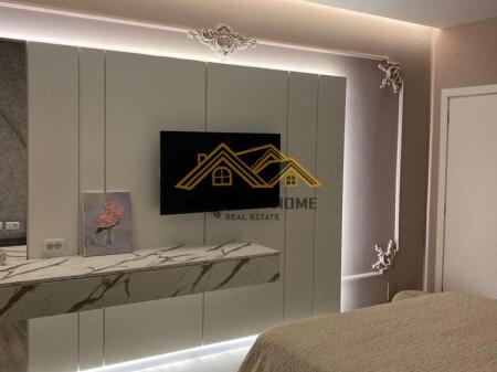 Shitet, Penthouse, Golem.