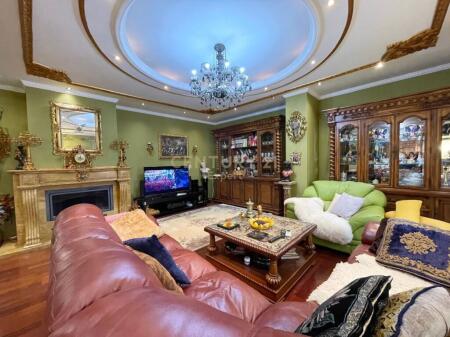 APARTAMENT LUKSOZ 3+1+2 POSTE PARKIMI PER QIRA TEK GALERIA !!