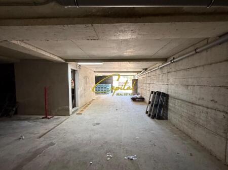 MAGAZINE ME QERA 200 M2 KOMBINAT 50.000 LEKE