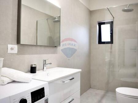 Qira/  Godine banimi tek rruga 5 Maji!