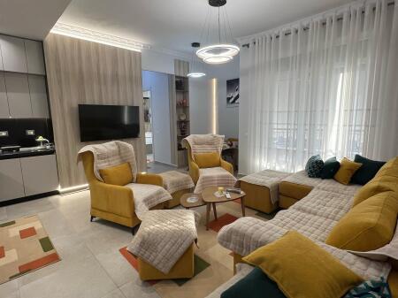 APARTAMENT 2+1 PER QERA TEK KAFE FLORA