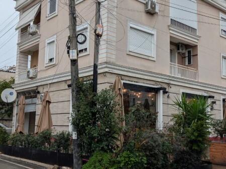 Jepet me qira magazinë tek 5 Maji.