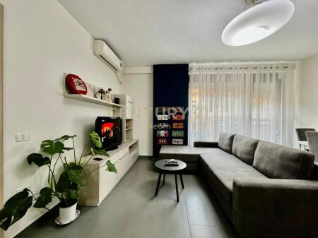Apartament 1+1 me qira te Rruga e Barrikadave