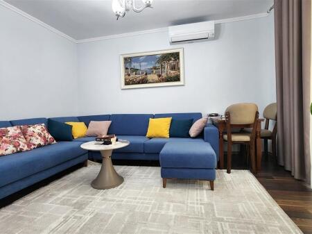 🏢Pak minuta larg Shkolles se Baletit,Rruga Mihal Gramno,jepet me qera apartament 1+1,i mobiluar 50,000Leke