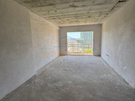 Shitet, Apartament 2+1+2, Rruga e Kokonozeve, KinoBlock, Tirane.