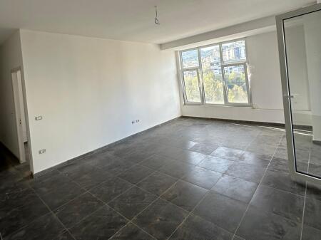 🏠 Shtepi  per shitje,  Pallat i Ri  2+1    💶 Elar2 13856