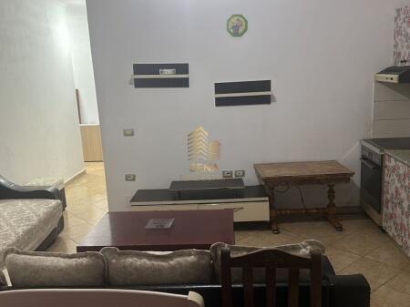 Qira, Hyrje Private 1+1, Ne fund te rruges 5 Maji, 350 Euro/muaj