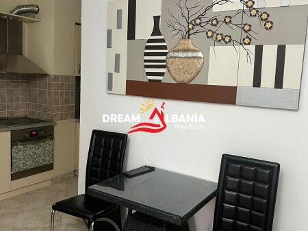 Jepet me qera garsoniere tek rruga e Barrikadave prane kopshtit Bucko (ID 4201046)