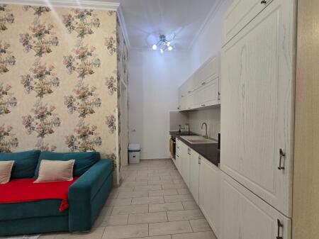 Jepet apa me qira 1+1 gjimnazi Petro Nini