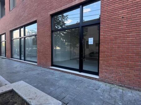 DYQAN BUZE RRUGE PER QIRA PERBALL AMERIKAN 3, 630 € /Muaj