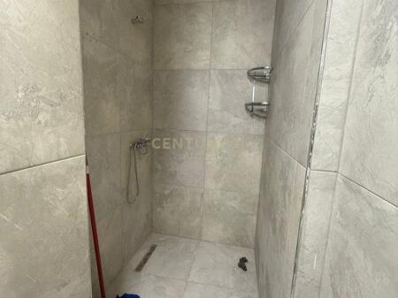 JEPET APARTAMENT 2+1 ME QIRA TEK (KOMPLEKSI MOLLA) NE ASTIR!