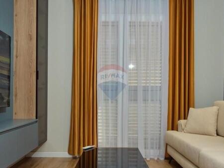 Shitet Apartament 1+1 në Bllok