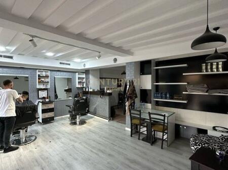 Negozio in Vendita a Myslym Shyr Molto Vicino alla Strada Principale